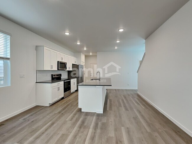 Foto del edificio - 23642 E 3rd Pl