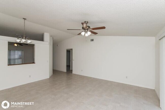 Foto del edificio - 1431 HANSCOM RD S W, PALM BAY, FL 32908
