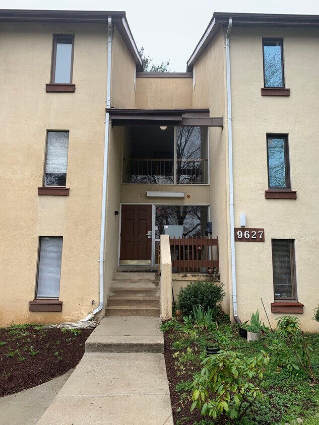 Foto principal - 9627 Whiteacre Rd