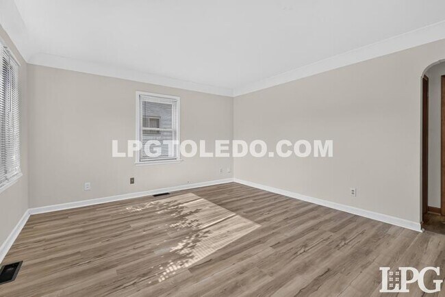 Foto del edificio - 1525 Akron St
