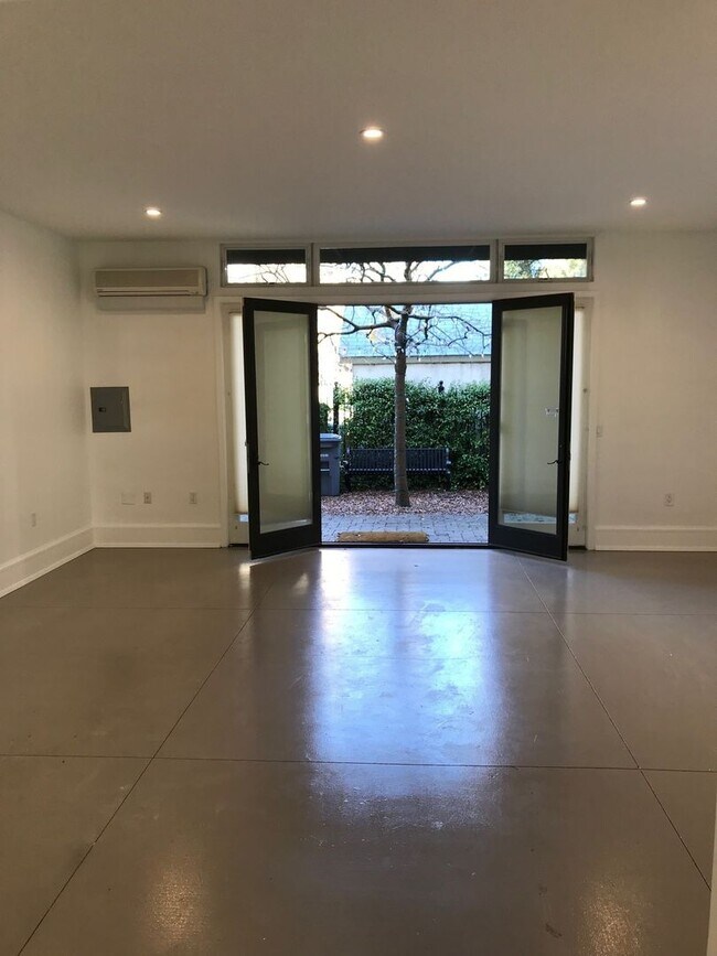 Foto del edificio - 2 Bedroom 2 bath Downtown Unit with $500 O...