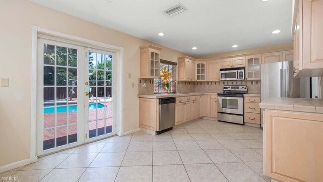 Building Photo - 4 br, 2 bath House - 1330 NW 94th Ter