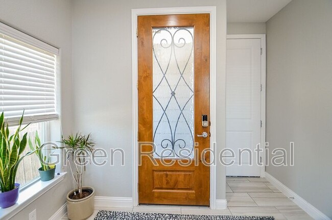 Foto del edificio - 1223 W 19th St