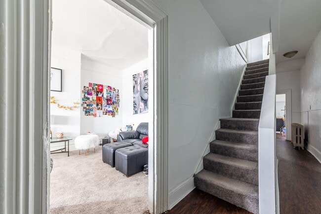 Building Photo - AVAILABLE AUGUST 2024 - Huge UPDATED 5 Bed...