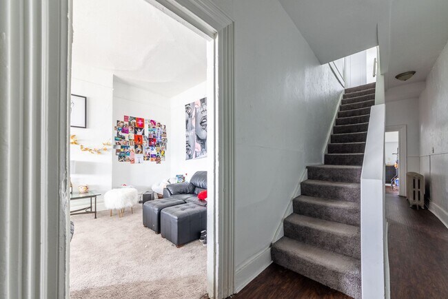 Foto del edificio - AVAILABLE AUGUST 2024 - Huge UPDATED 5 Bed...