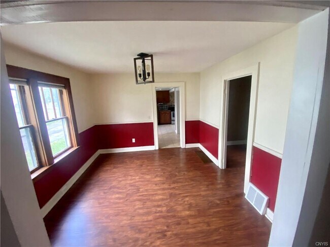 Building Photo - 109 Crysler St