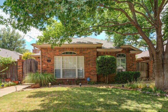 Building Photo - Garden Home in North Lubbock!