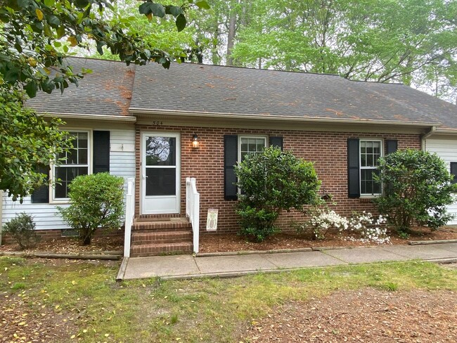 Building Photo - Three bedroom, 2 bath home with a large fe...