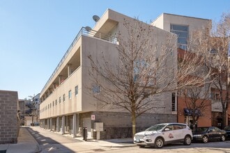 Building Photo - 943 W Huron St