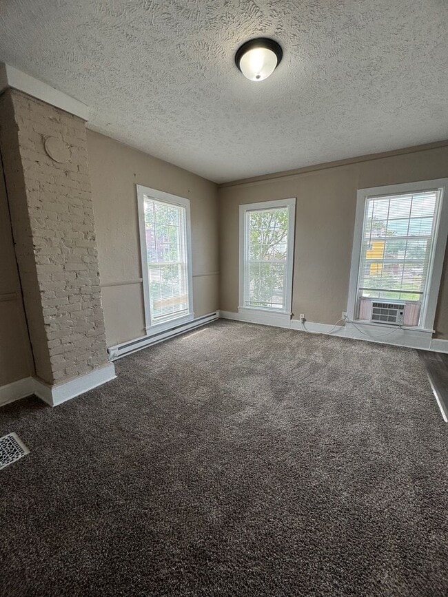 Building Photo - 1049 Park Ave