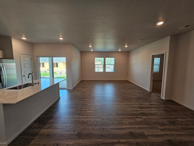 Building Photo - New build! October rent free