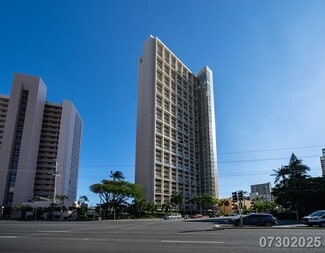 Building Photo - 555 University Ave