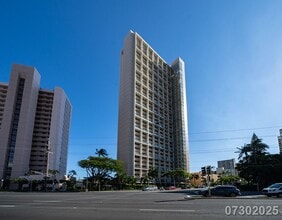 Building Photo - 555 University Ave