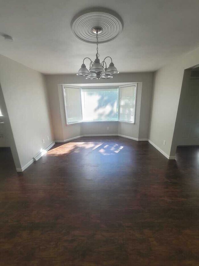 Building Photo - 15 Rolling Hills