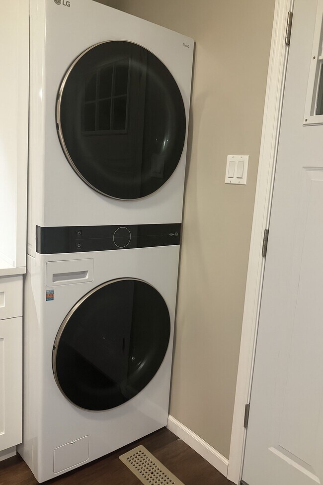 Foto del edificio - 9127 Central Ave