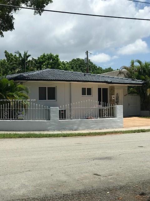 Building Photo - 3639 SW 12th St