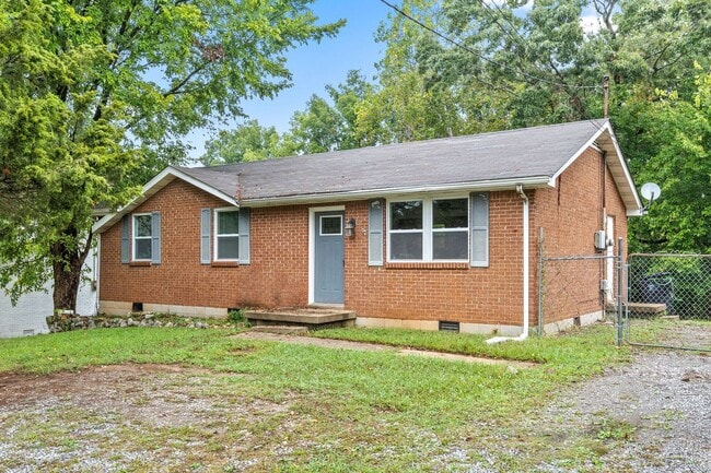Building Photo - Renovated 3 Bedroom Dog Friendly Home For Rent on Lafayette Road!