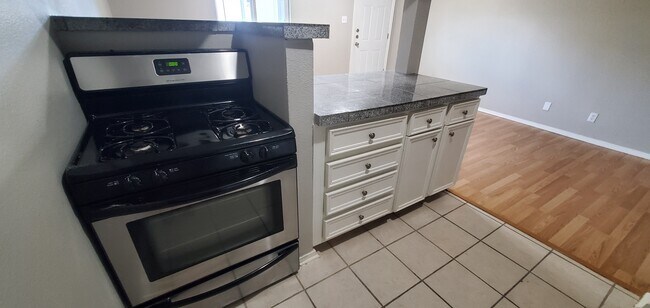 Building Photo - 2514 Thornton Rd