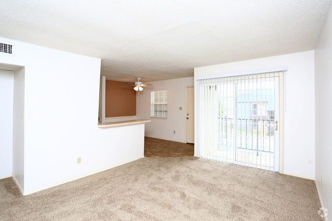 1BR, 1BA - 602SF - Living Area - Briar Glen