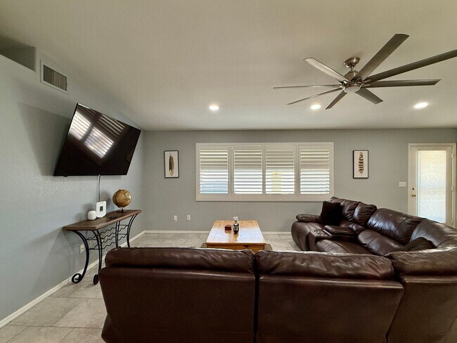 Foto del edificio - PENDING! Winter Furnished Home December 20...
