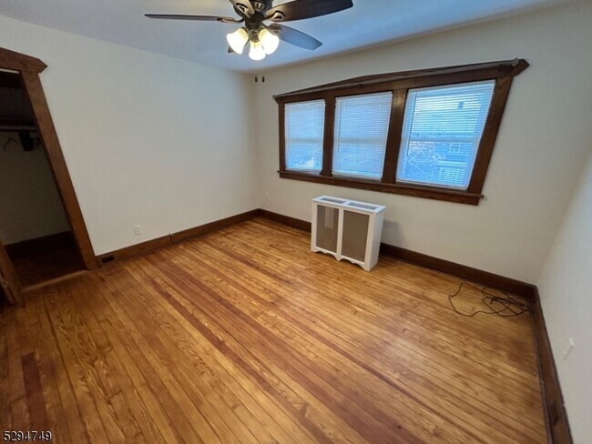 Foto del edificio - 256 E 7th St