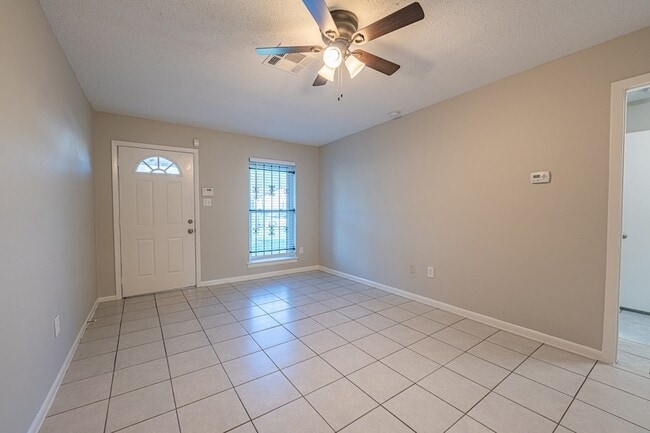 Foto del edificio - 8124 Beech Cove Ln