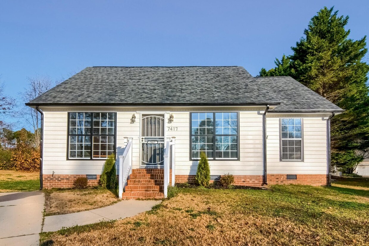 Primary Photo - Charming 3BR/2BA Home for Rent – Private &...