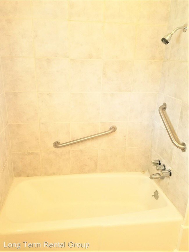 Building Photo - 3 br, 1.5 bath House - 26144 Garrett Lane