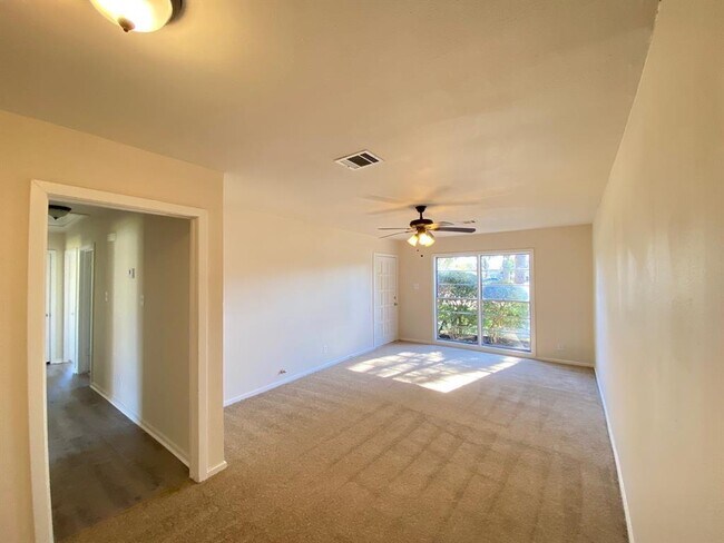 Foto del edificio - 7202 Heron Ln