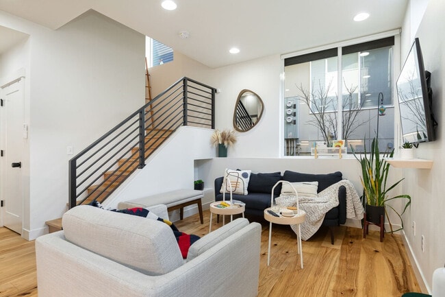 Building Photo - 58 W Cremona St