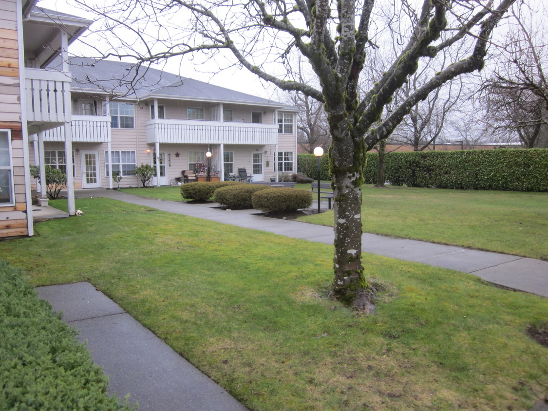 Primary Photo - Cascade Park Apartments