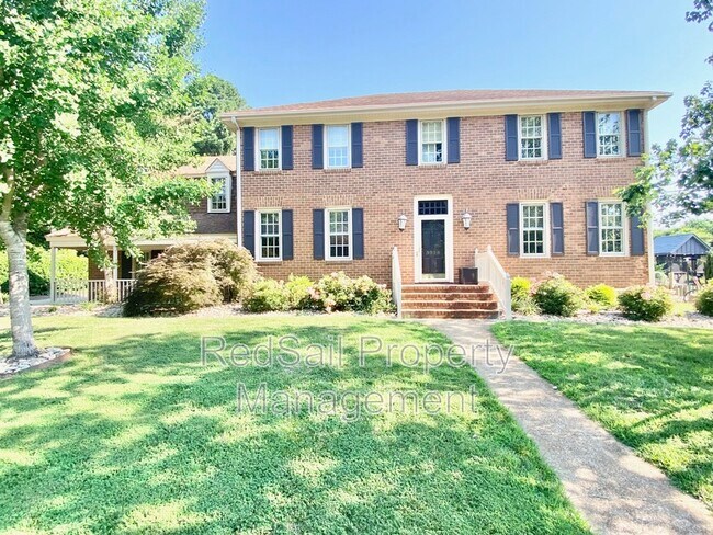Building Photo - 3928 Oak Dr E