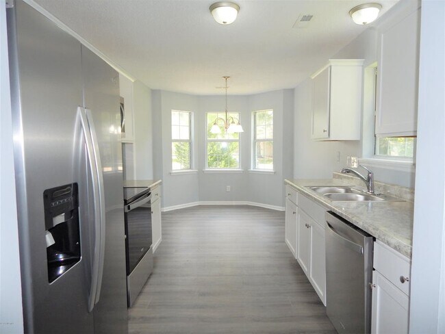 Building Photo - 612 S Hampton Dr