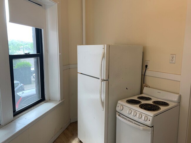 Building Photo - 504 Beacon St