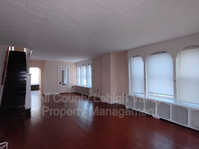 Building Photo - 226 E Ettwein St