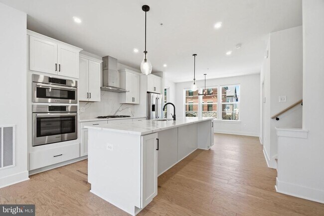 Building Photo - 10235 Dalmatian St