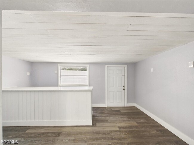 Building Photo - 567 13th St N