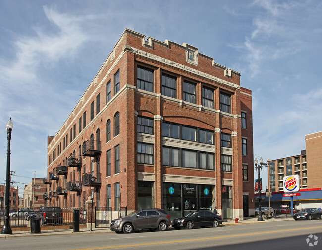 Primary Photo - Lofts on the Row