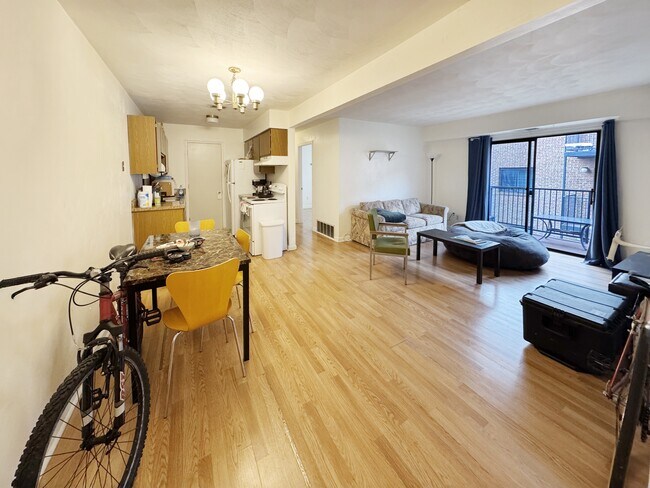 Foto del edificio - 909 Montgomery St NW