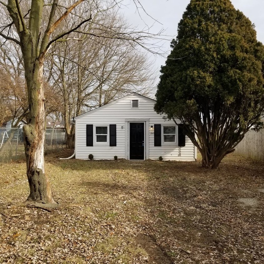 4BR Mars Hill House Must See House Rental in Indianapolis, IN