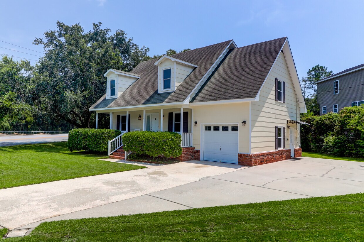 Primary Photo - 1477 Theresa Dr