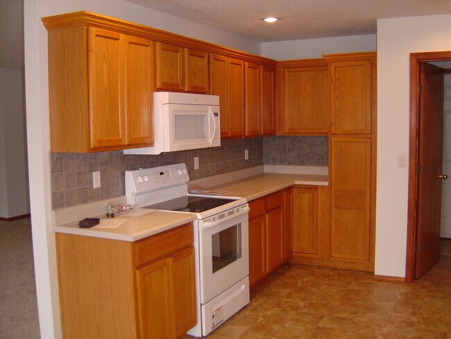 Foto del edificio - OZARK - 5003 N. 9TH ST. - NO PETS - CALL OFFICE FOR SHOWING INFORMATION