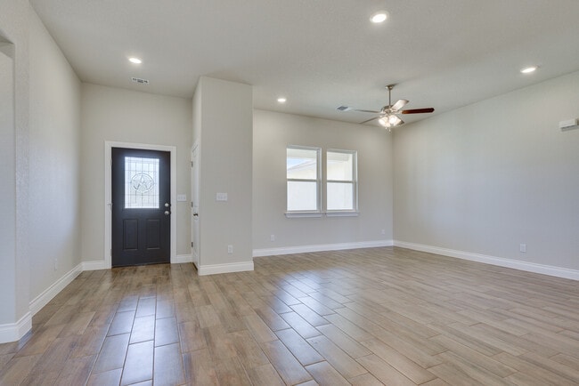 Photo - 117 Growers Ave House