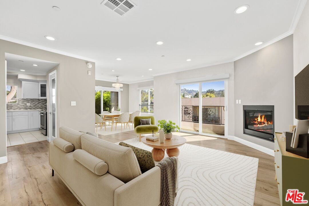 Foto principal - 11909 Laurelwood Dr