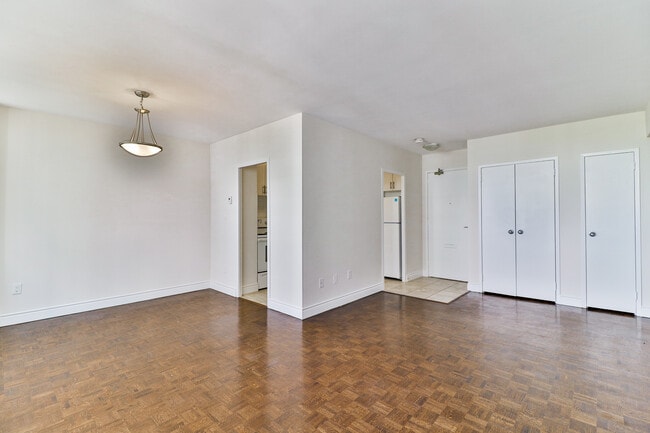 Photo du bâtiment - 1 Bedroom Unit - 50 Cambridge