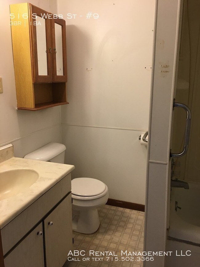 Building Photo - 3 bedrooms 1 bathroom.