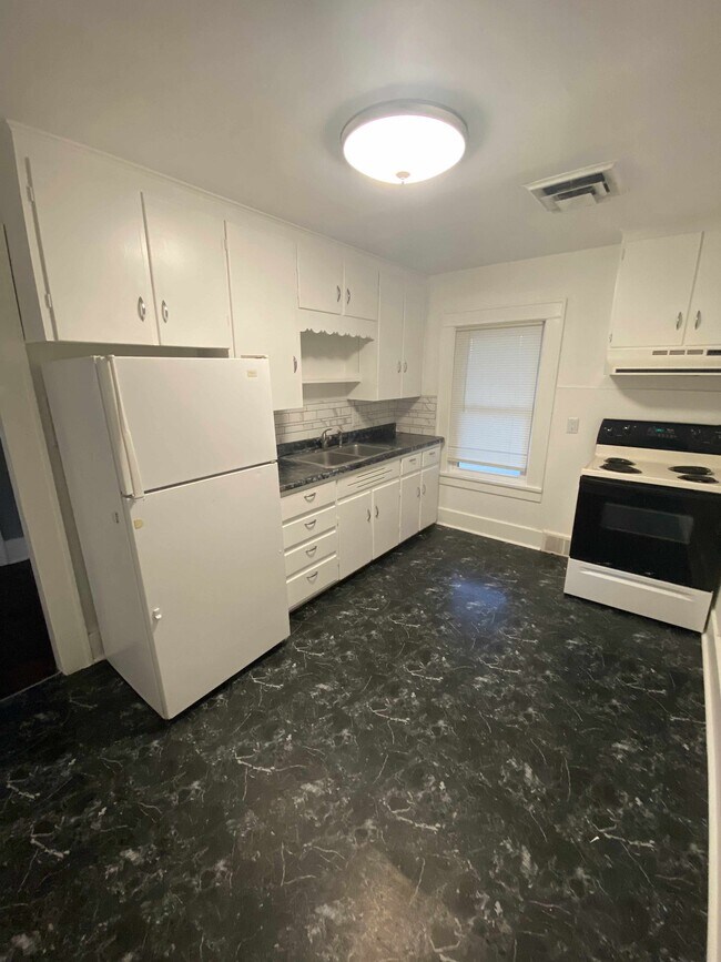Kitchen - 1219 Lincolnway East