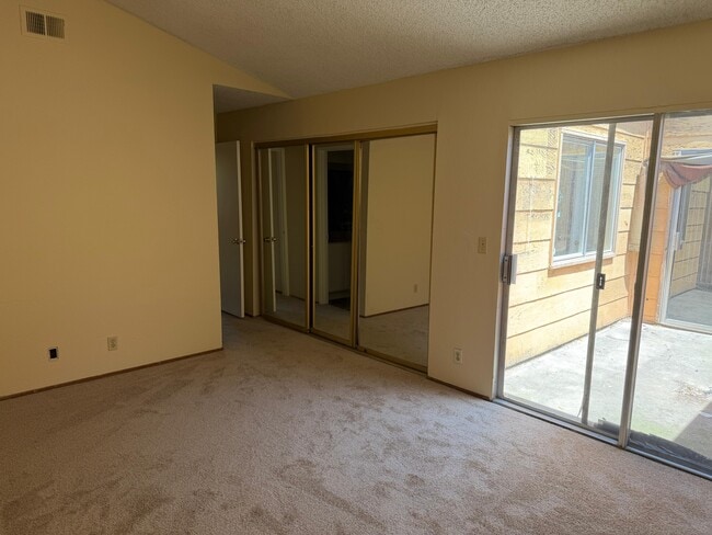 Foto del edificio - 5823 Silver Leaf Rd