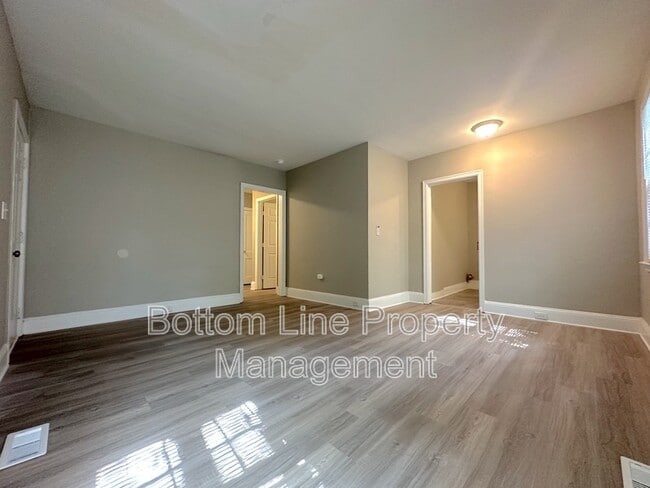 Building Photo - 2438 Columbus Cir