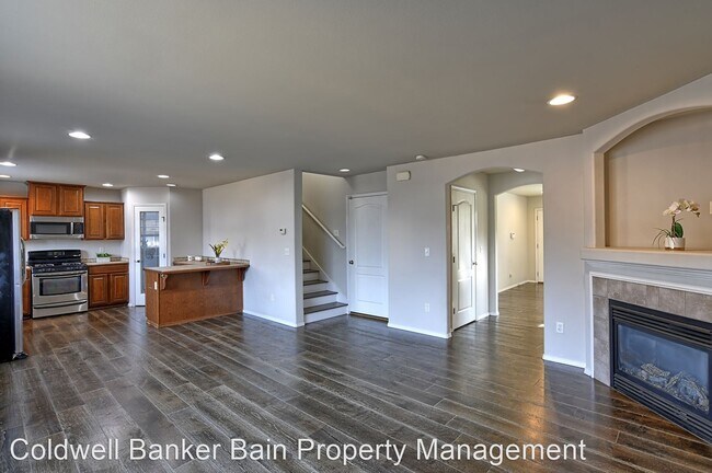 Building Photo - 3 br, 2.5 bath House - 6100 - 55th Ave. N.E.